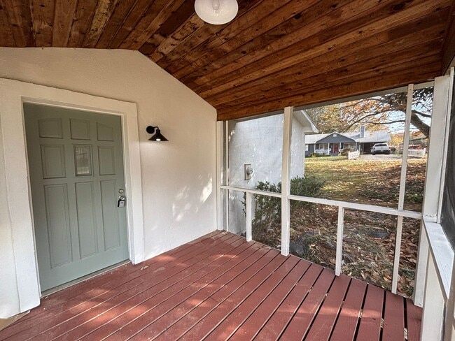 Building Photo - Cute ranch layout 3 bedroom 1 bath home in Hiram!