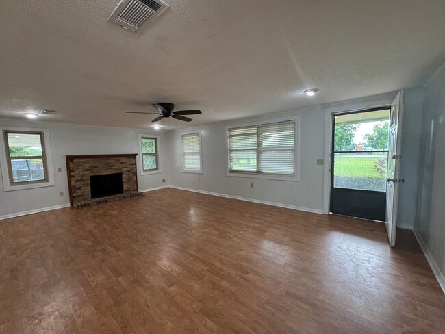 Building Photo - Newly renovated 3 Bedroom, 2 Bath home on CR 136