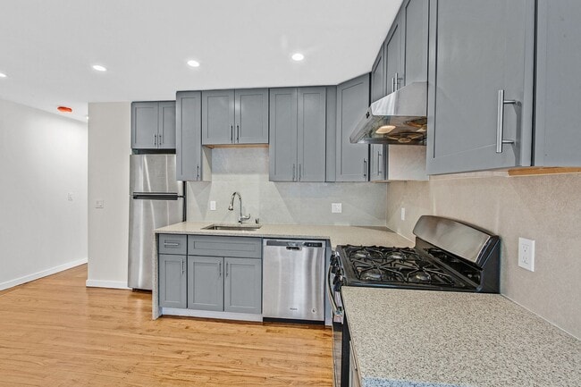 Building Photo - Newly Updated 2/2