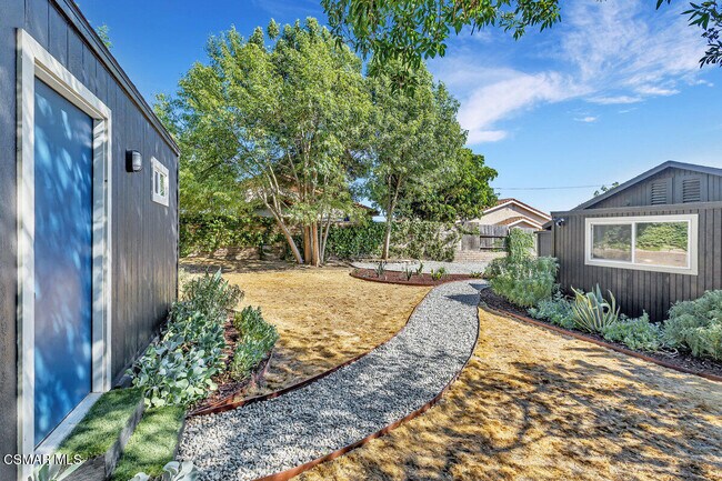 Building Photo - 2855 Los Feliz Dr