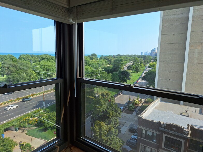 Master BR park and lake views - 4200 N Marine Dr