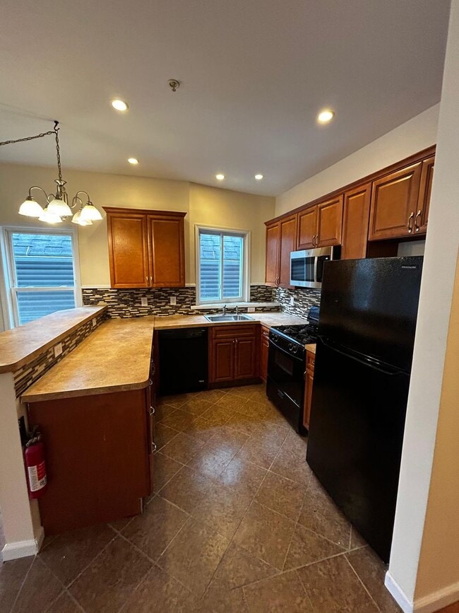 Building Photo - 1326 E Gibson St