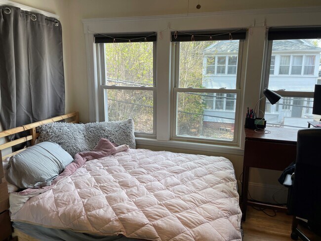 Building Photo - 35 Dickinson Rd