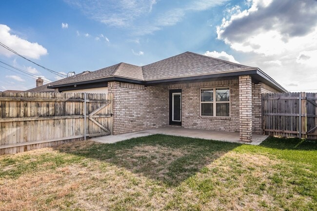 Building Photo - 4 BEDROOM!!! Located in River Road