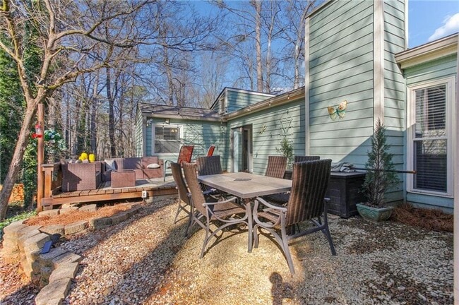 Building Photo - 2238 N River Trail