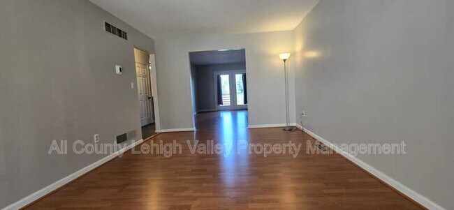 Building Photo - 5634 Grace Ave