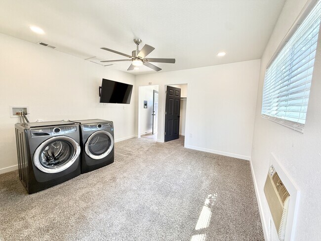 Building Photo - 2442 Mountain View Dr