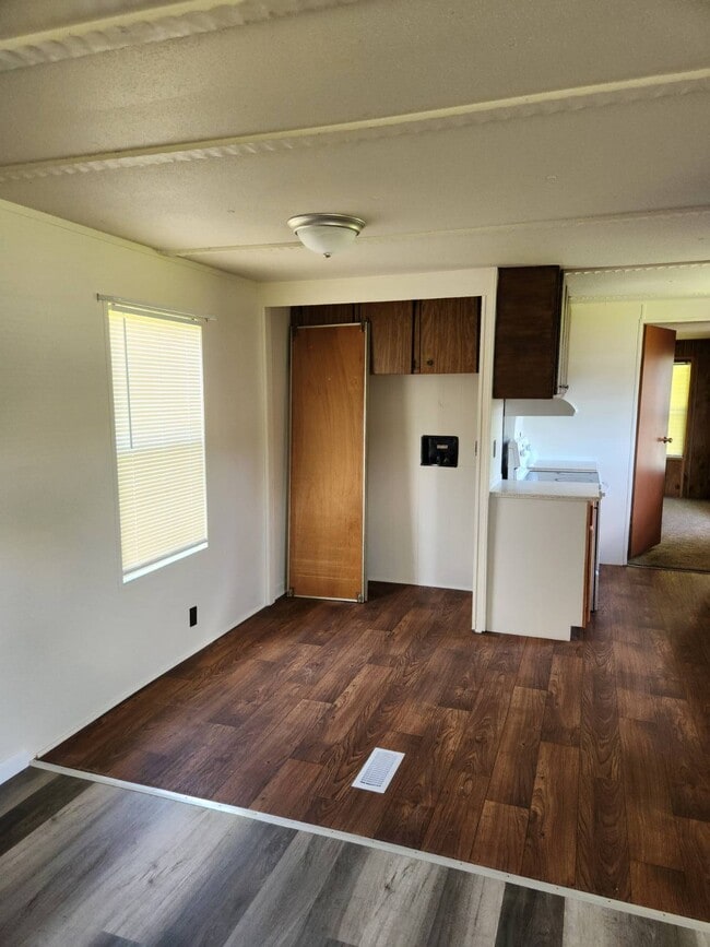 Building Photo - 1020 Aaron Ln