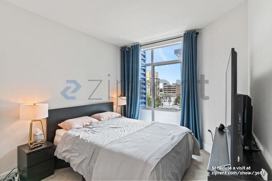 Building Photo - 901 Jefferson St