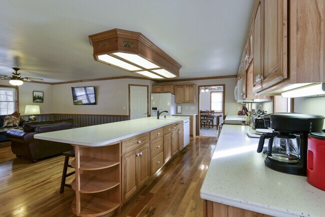 Building Photo - 5558 State Hwy 265