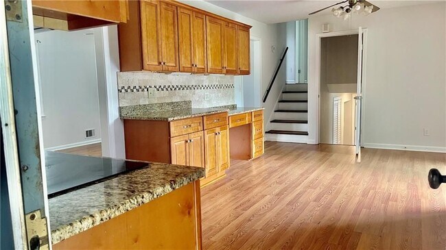 Building Photo - 886 Killian Hill Rd SW