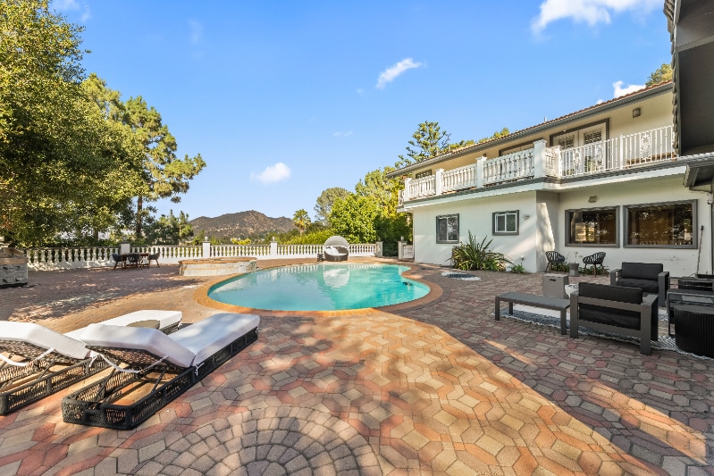 Building Photo - 3200 Oakley Dr