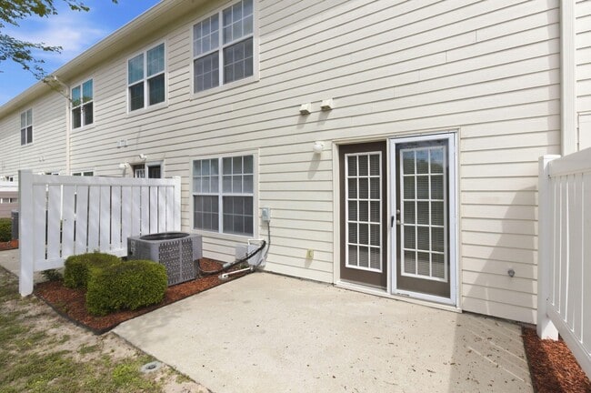 Building Photo - 551 Wingspan Way