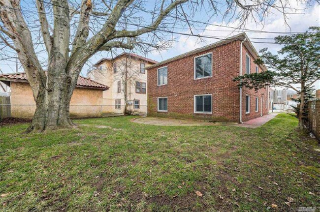 Full View of Yard - 357 E Olive St