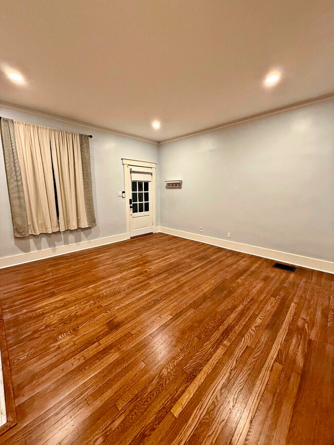 Building Photo - Beautifully Updated Historic Home in Midto...