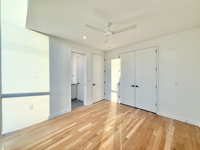 Building Photo - **OFFERING REFUNDABLE APPLICATION FEES** Beautiful 3BD, 3.5BA Downtown Raleigh Townhome with an A...