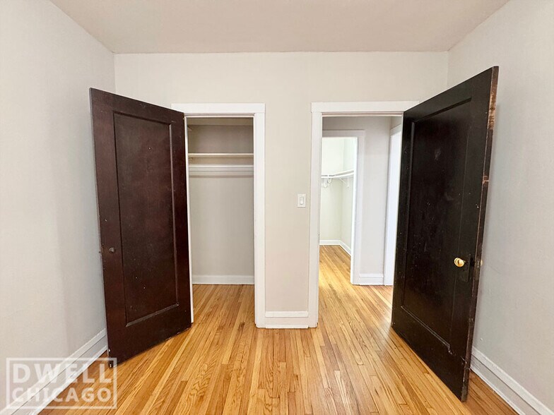 Building Photo - 3302 W Schubert Ave