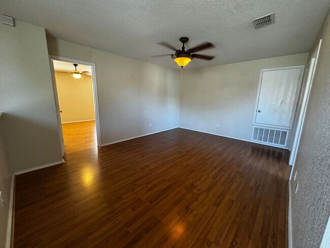 Building Photo - 9303 Pacific Maple
