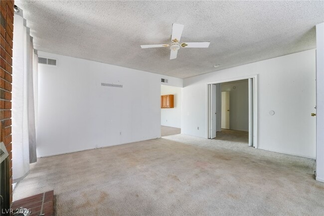 Building Photo - 2102 E Russell Rd