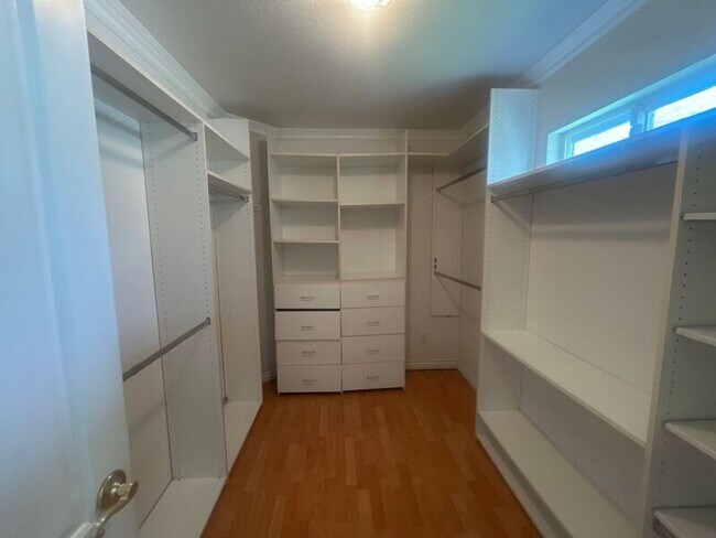 Building Photo - 429 Paulette Pl