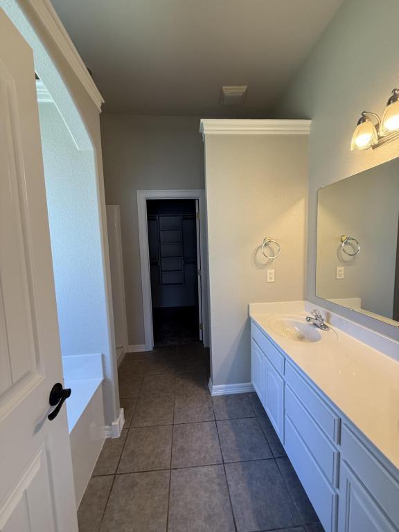 Building Photo - 2404 Pheasant Dr