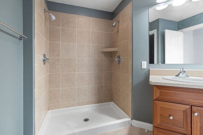 Building Photo - $2,500 | 4 Bedroom, 3.5 Bathroom Multi Flo...