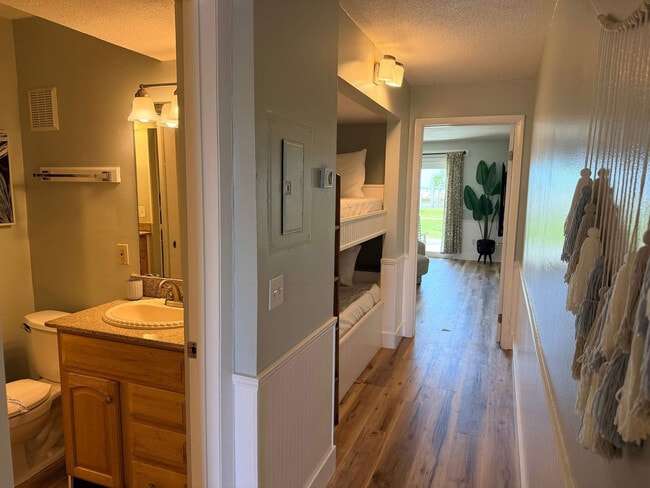 Building Photo - 8743 Thomas Dr