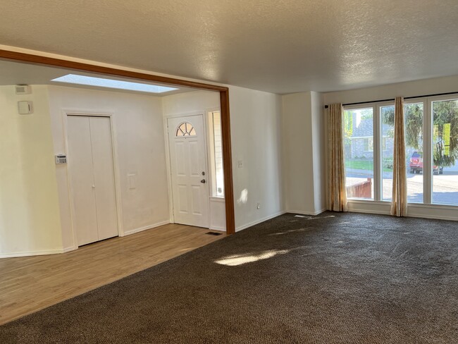 Building Photo - 15021 SE 130th Dr
