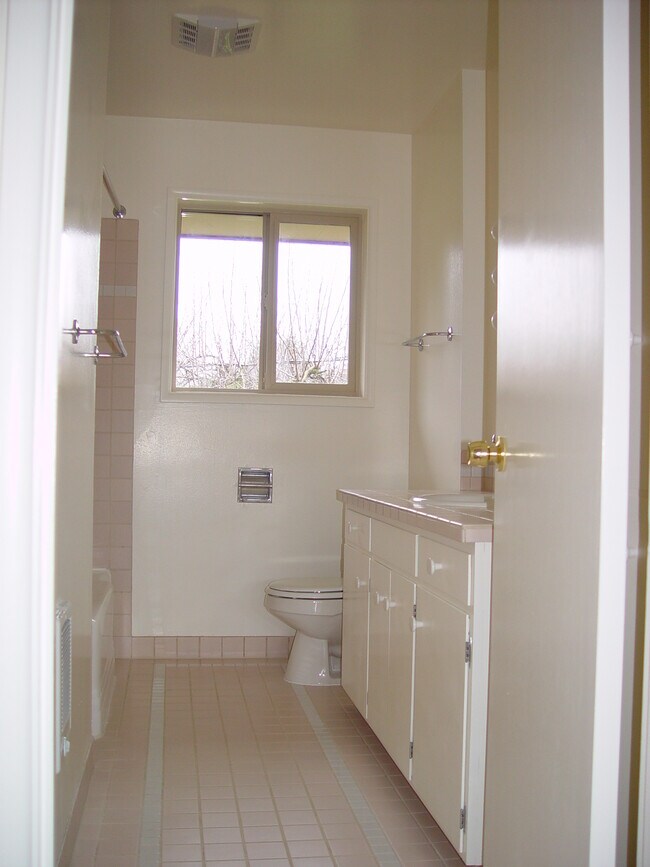 Bathroom - 3310 Columbia St