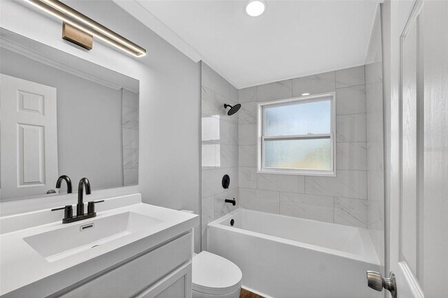 Building Photo - 4505 Cottonwood Dr