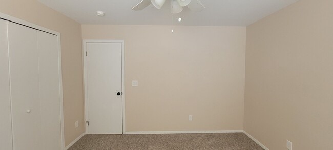 Building Photo - 3 Bedroom 2 Bath home