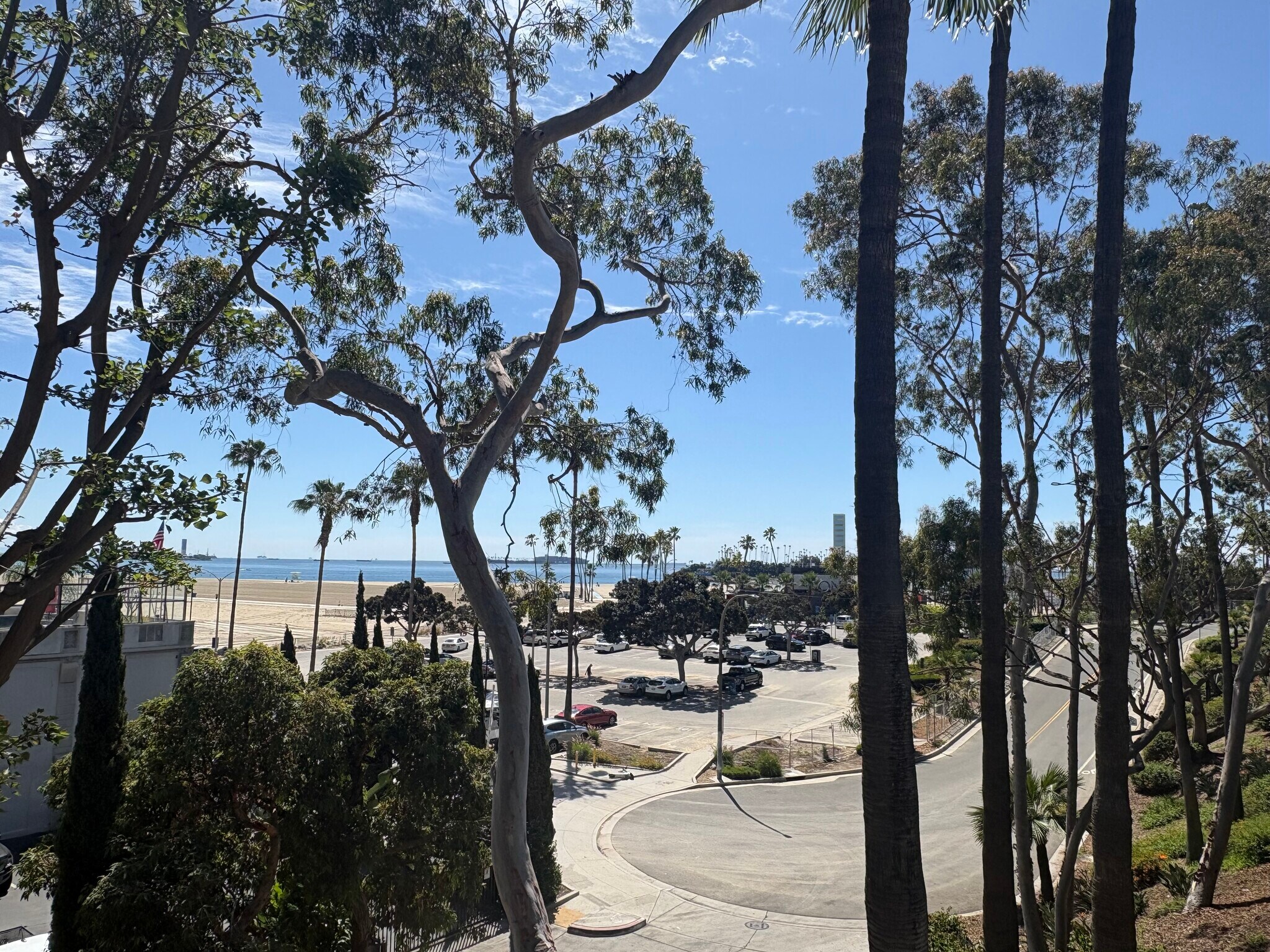 Building Photo - 933 E 1st St