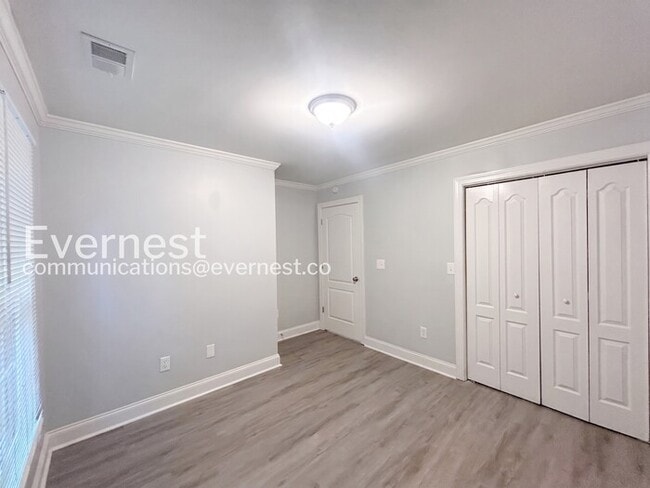 Building Photo - 309 Pickfair Way SW