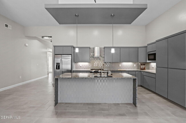 Building Photo - 12300 Desert Heights Ct