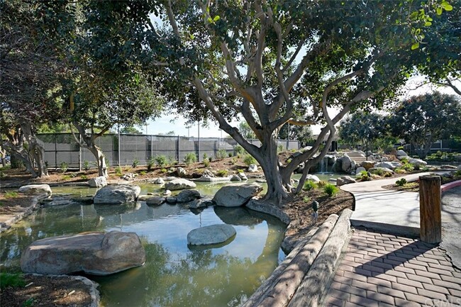 Building Photo - 323 Streamwood-