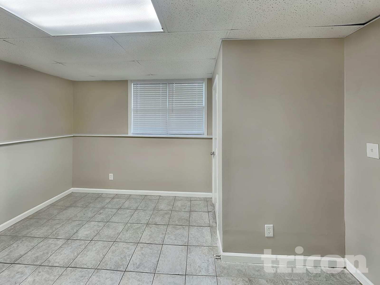 Building Photo - 172 N White Pines Dr