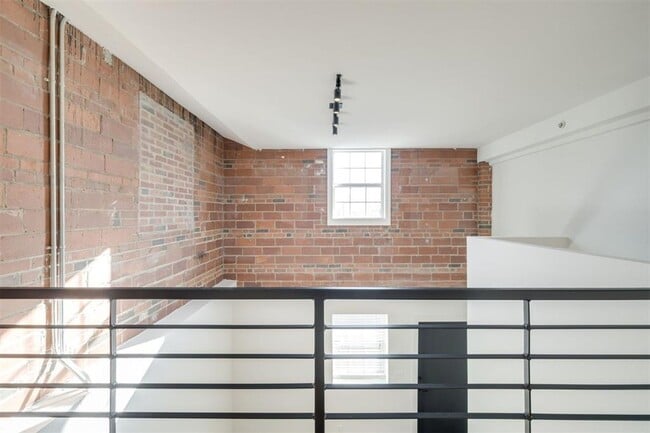 Building Photo - One bedroom loft in Midtown OKC!