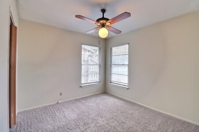 Building Photo - 4 Bedrooms and a Bonus Room + Move In Ready Package with Washer, Dryer and Refrigerator