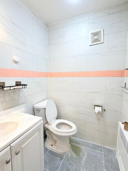 Building Photo - 13721 Lafayette St