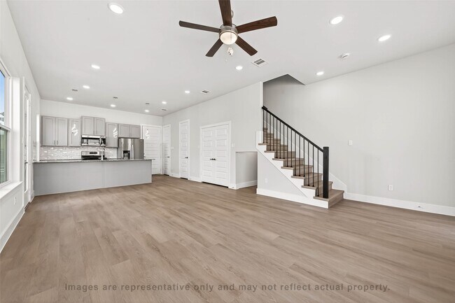 Building Photo - 10719 Mason Rd