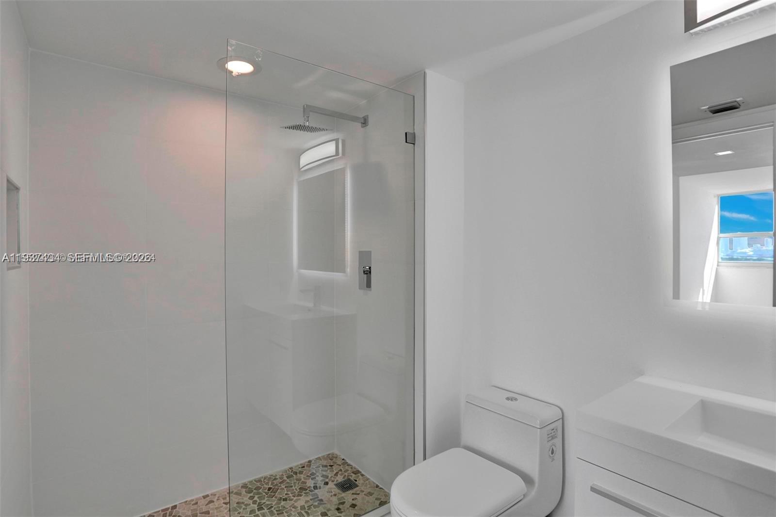 Building Photo - 650 West Ave