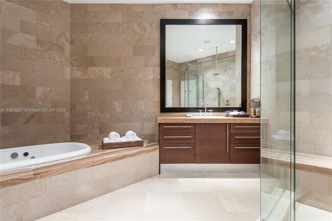 Building Photo - 5959 Collins Ave