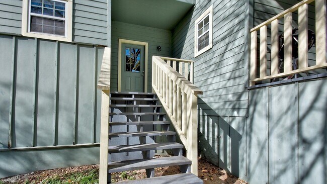 Building Photo - 2206 Pennsylvania Ave