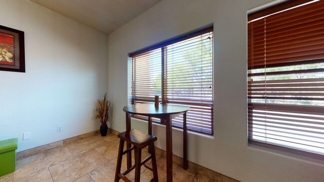 Building Photo - 218 Cynthia Loop NW