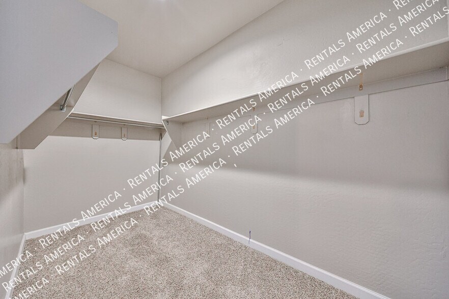 Building Photo - 30041 W Earll Dr