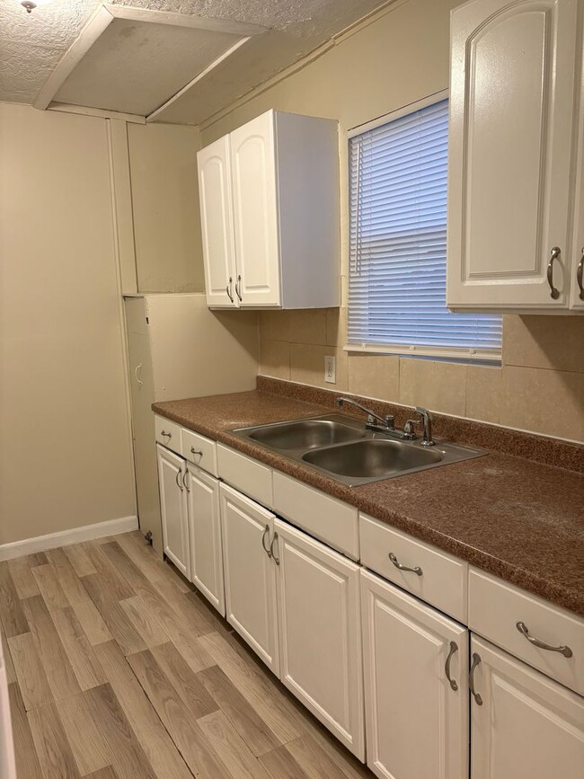 Building Photo - Recently renovated 3/1 House in Ft. Pierce