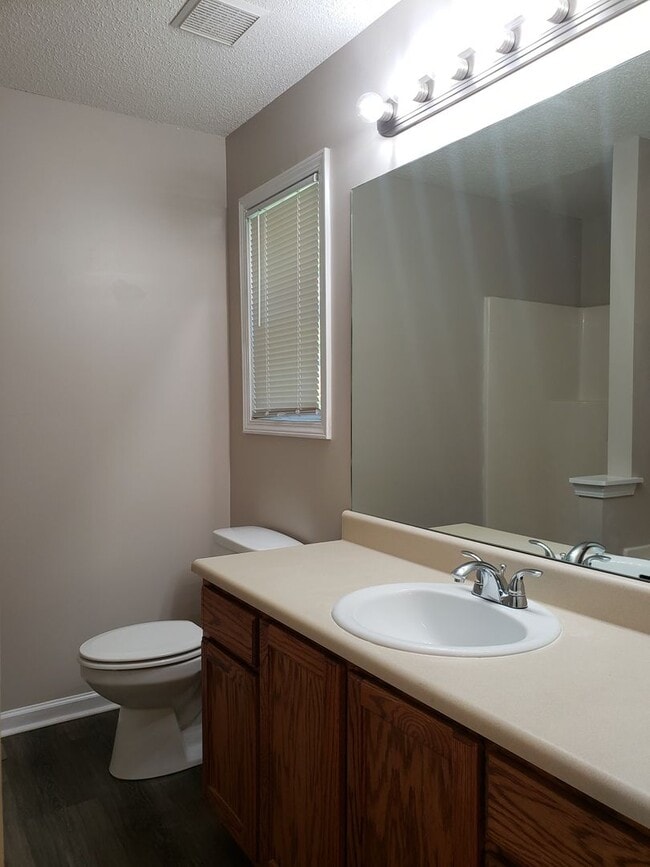 Building Photo - Come home to Serenity - 3 bedroom 2 bathroom Single Family Home