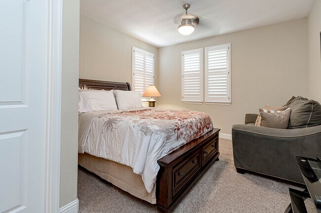 Building Photo - 582 Pasture Ave