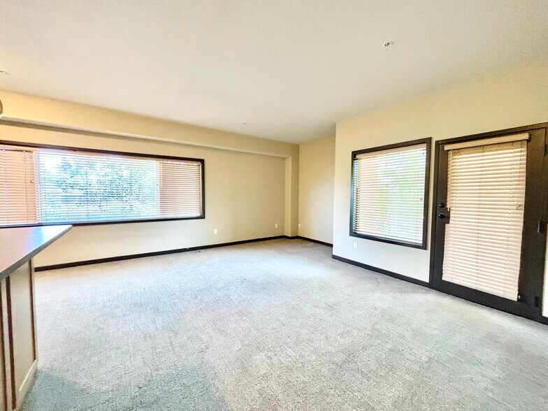 Building Photo - 1127 Broadway St NE