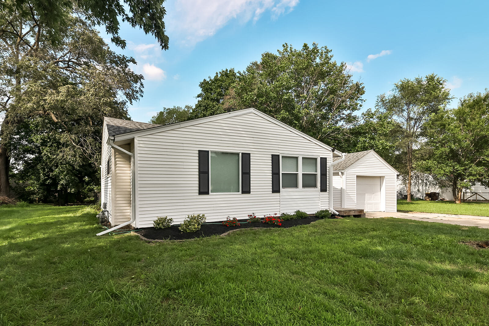 Building Photo - 230 Winona Dr